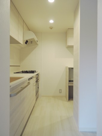 リビングを可動式の間仕切りで明るく広い空間に リビングを可動式の間仕切りで明るく広い空間に